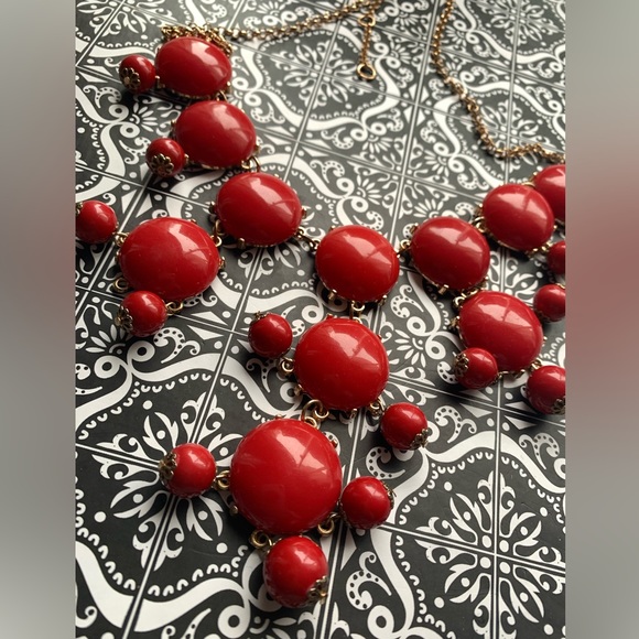 Red Floating Statement Necklace Gold Tone Women’s Fashion Jewelry - Picture 6 of 7